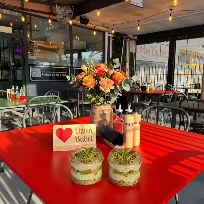 Día de San Valentín en Neon Praga — cena romántica para dos. Reserva tu mesa 💝
